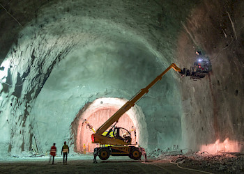 La Fortezza-Innsbruck: Un'Impresa Ferroviaria Epica di 50 km che Collega l'Austria all'Italia